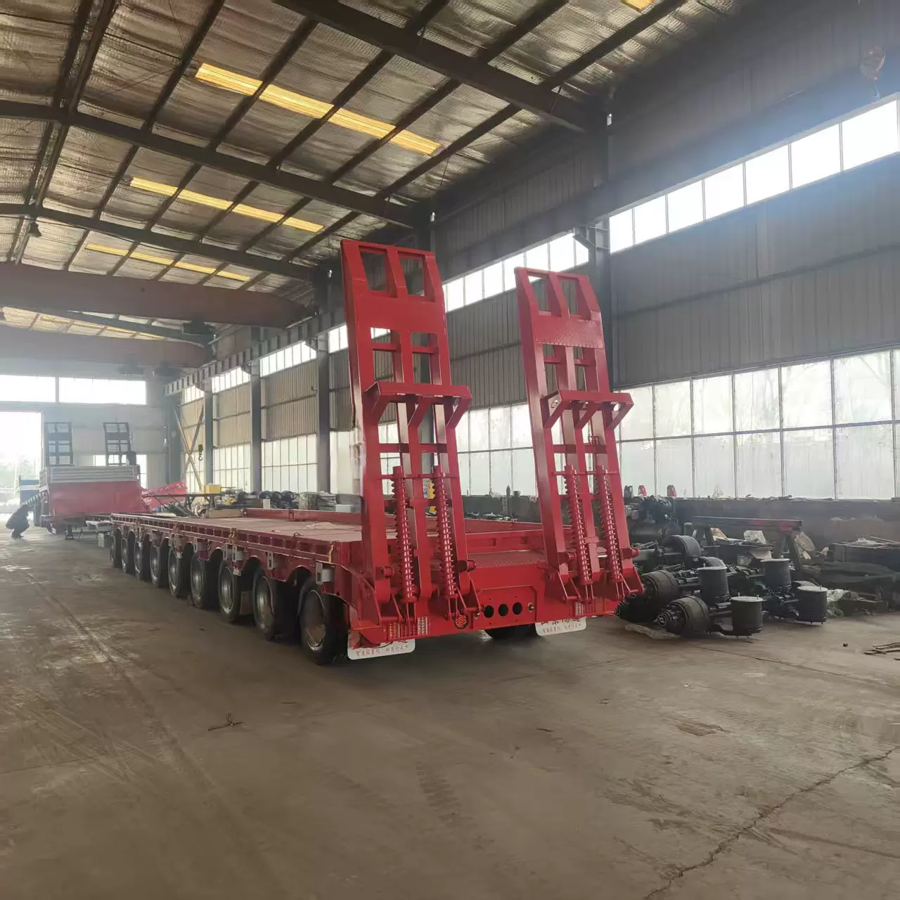 跨境13米鹅颈轻量化运输低平板半挂车出口中东重型低平板半挂车