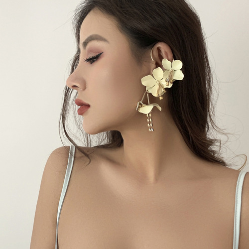 Color stitching claw chain tassel single flowers ear clip contracted long earrings female temperament Europe and the United States act the role ofing 