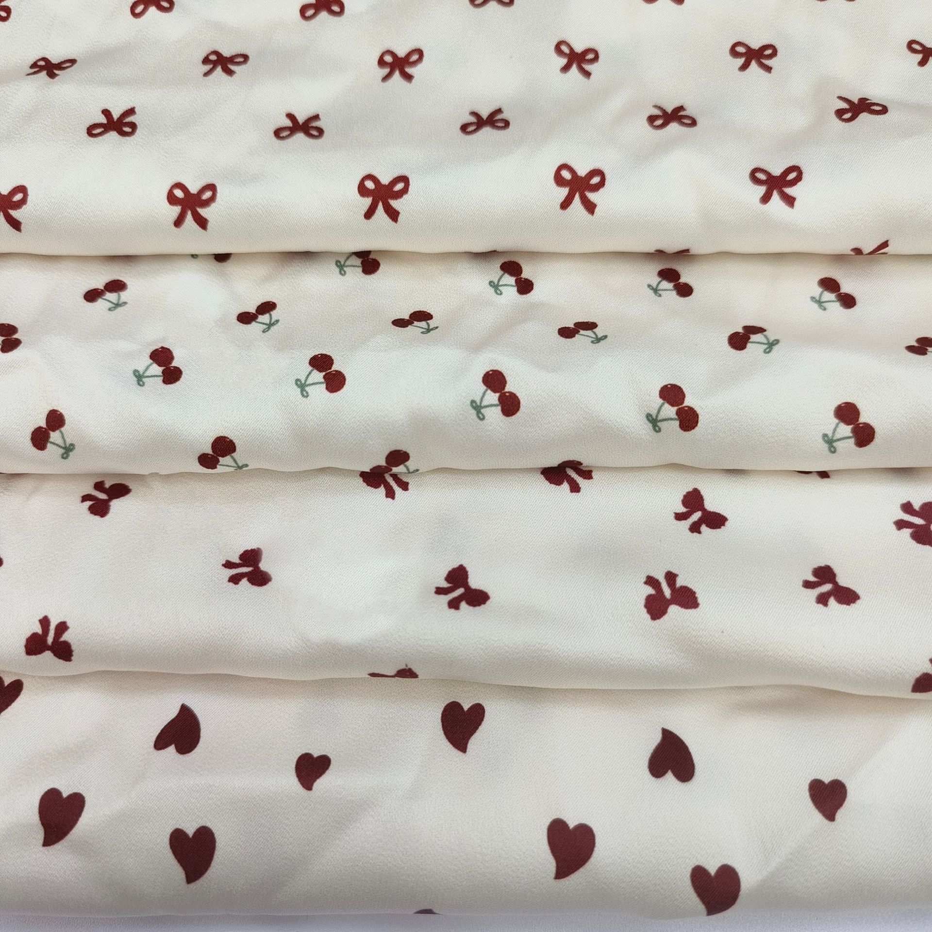 高级感缎面轻奢印花家居服睡衣面料 服装面料批发