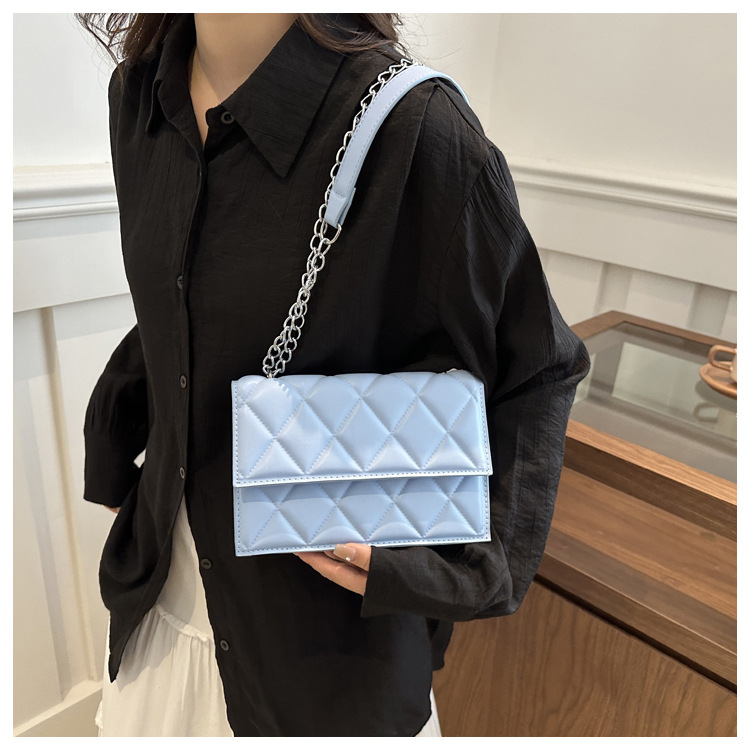 The 2024 autumn new French niche design chain small square bag, a fashionable macaron color single-shoulder crossbody bag undefined