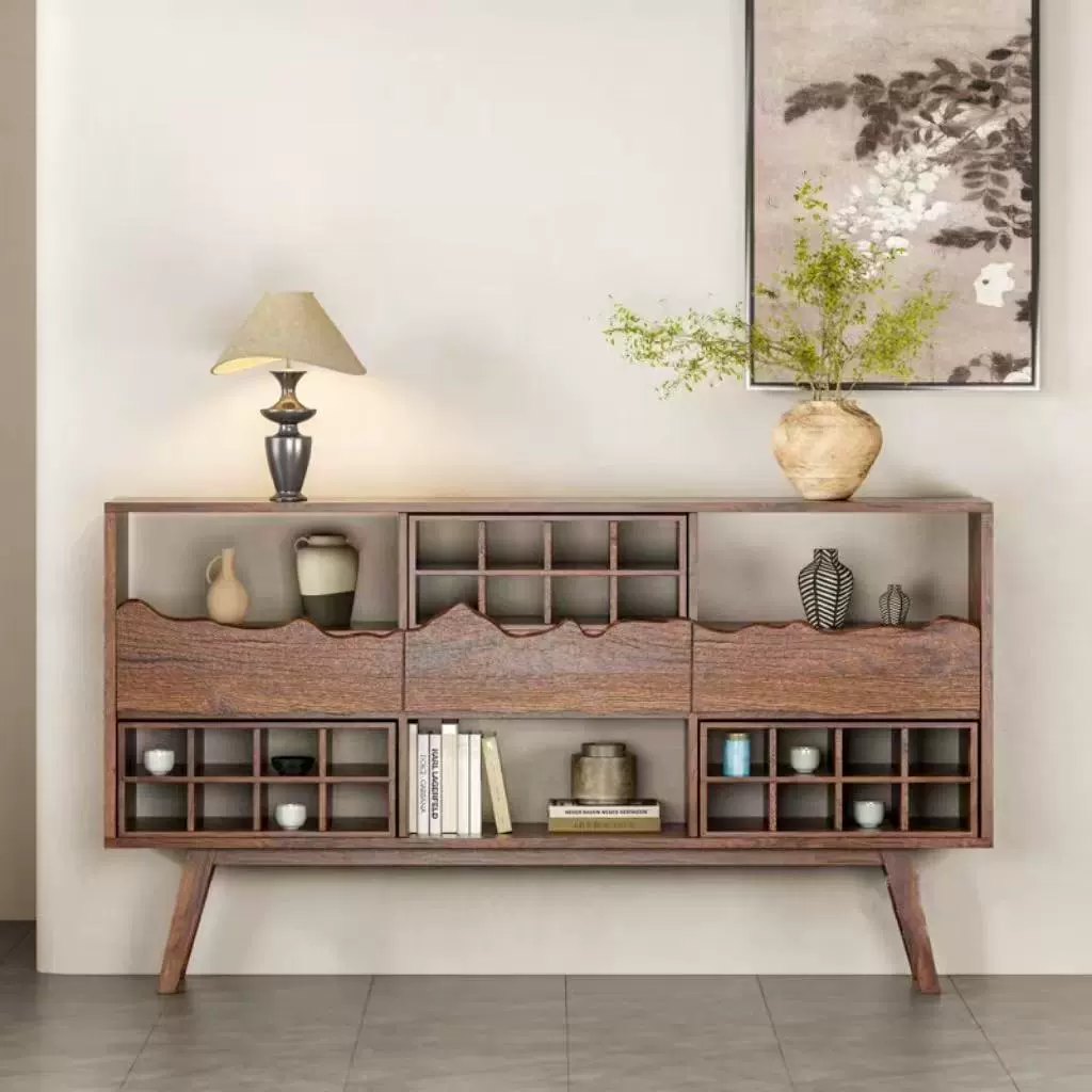 Старый шкаф для еды из вяза