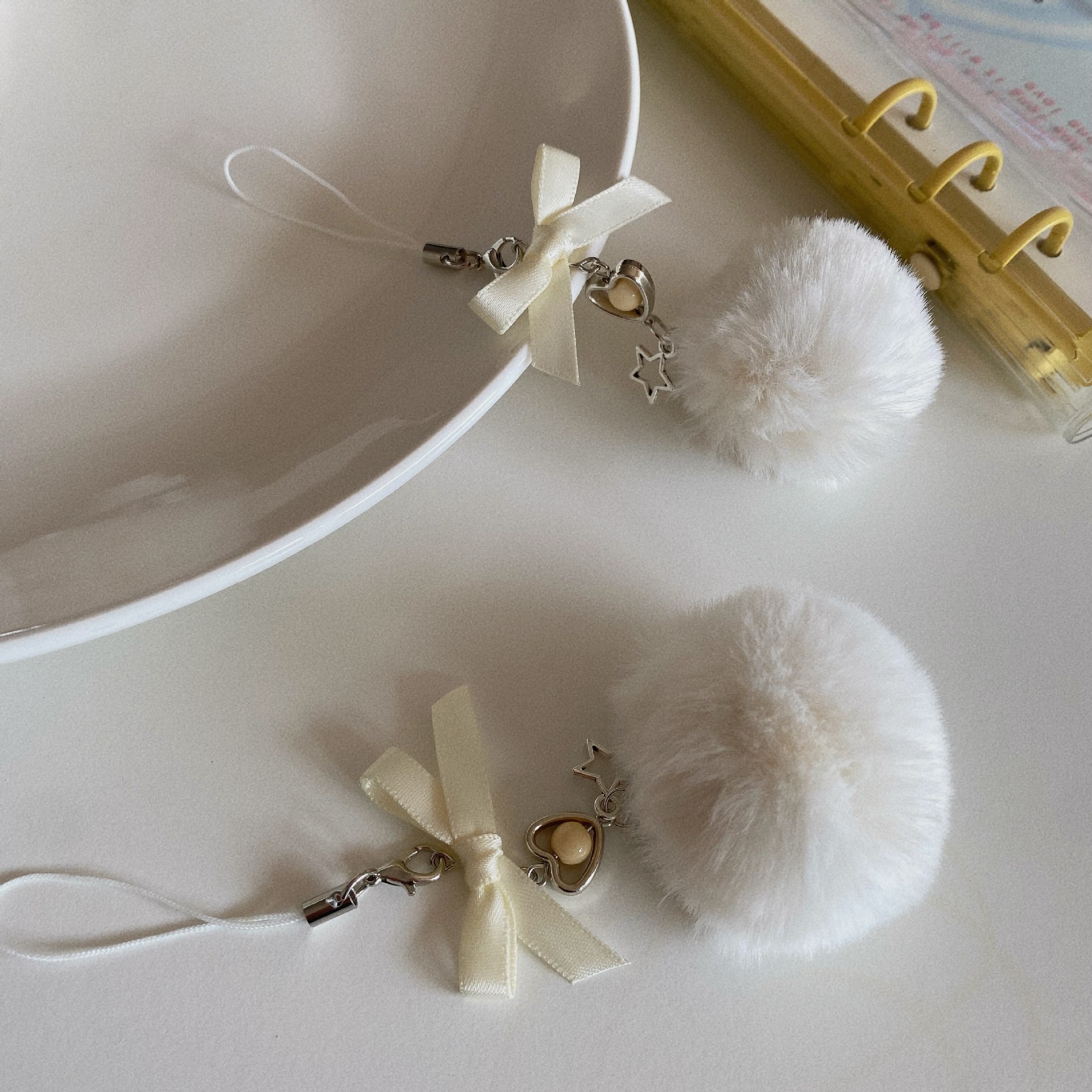 30g Weight Mobile Phone Chain, Keychain Classification 1 Piece Quantity Holiday, Daily Occasion Seto fur Material Bow Knot Pattern Pom Poms Design Cute Style 1 Piece Cute Bow Knot Seto Fur Pom Poms Mobile Phone Chain Keychain 19