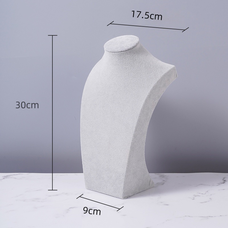 フランネルのネックレスの展示棚の人はモデルのアクセサリー棚のネックレスの首の型のカウンターの陳列道具のネックレスの棚のようです。|undefined