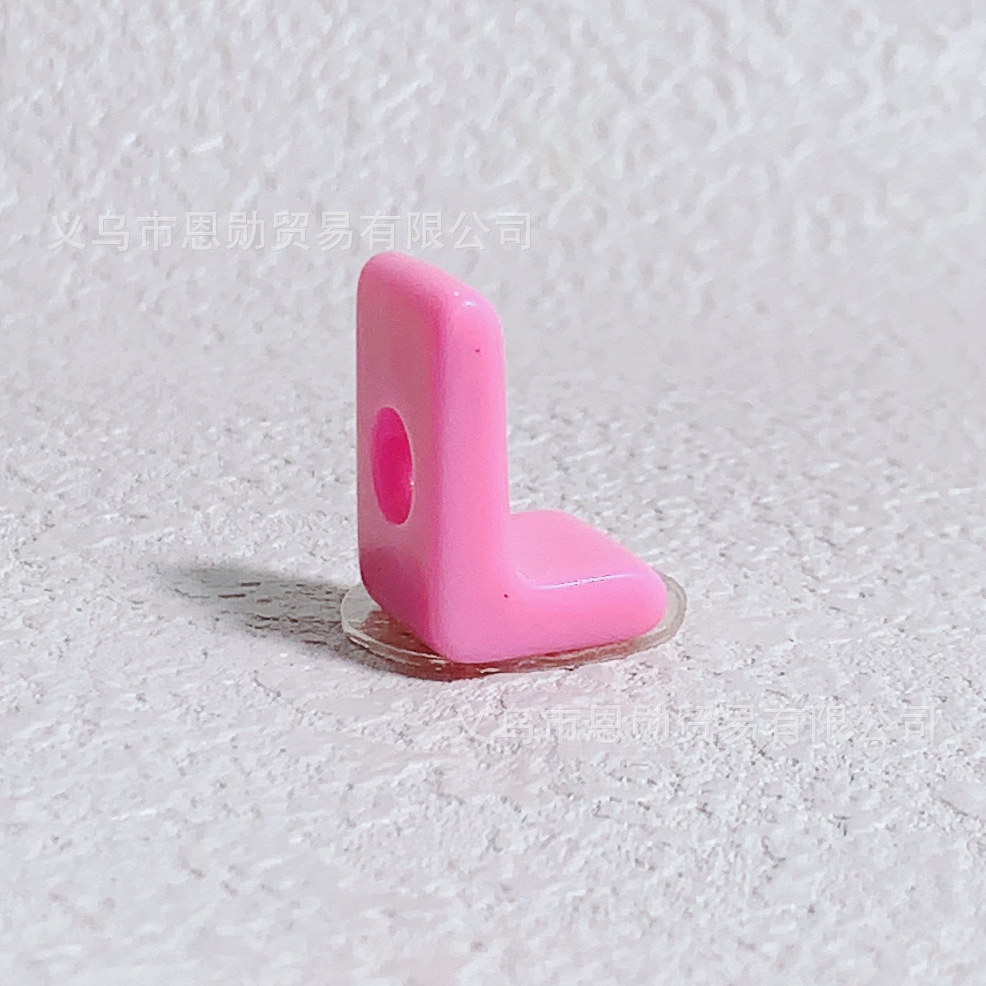 L (pink)