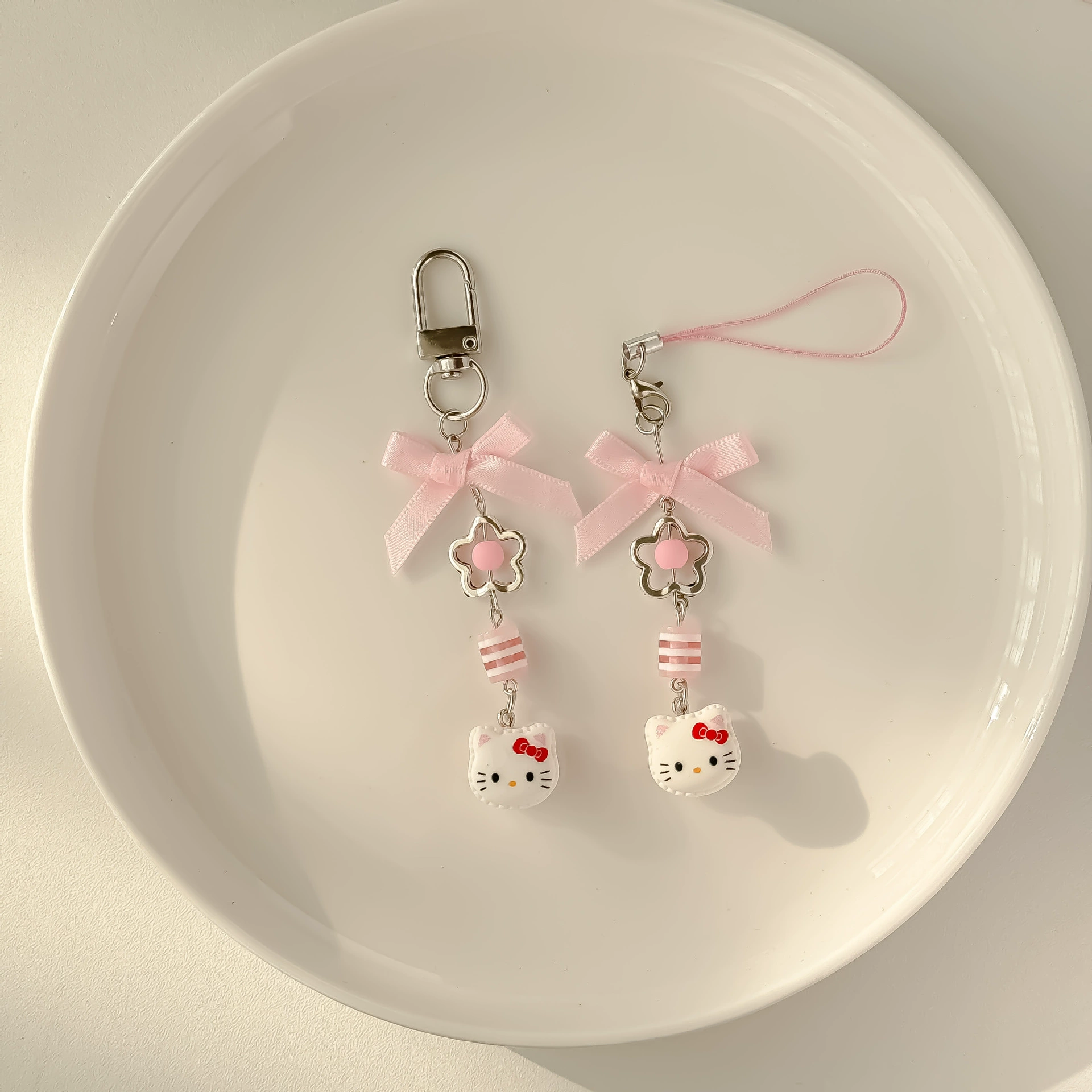 Брелок для сумки и телефона (Hello Kitty) с бантом, ремешок, 13×2,5×1 см, 6 г