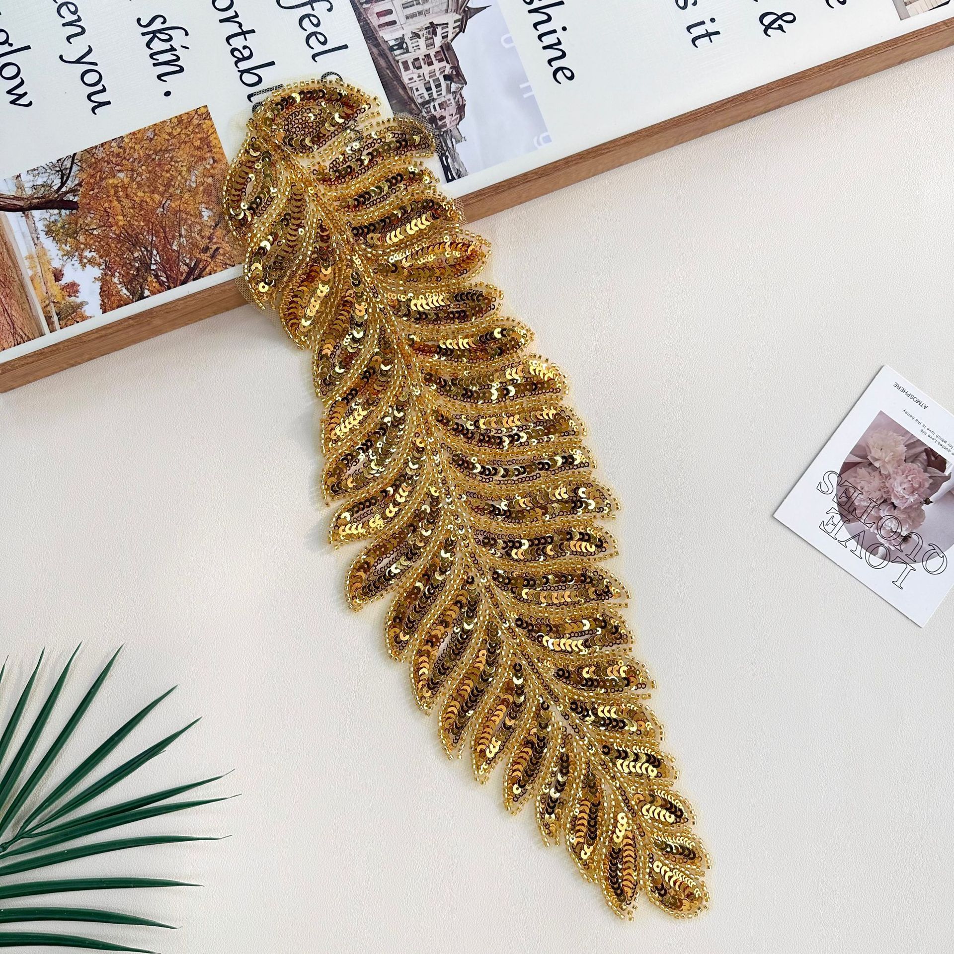 Lentejuelas de malla de hojas de cola de pájaro, pegatinas de tela en forma de hoja de árbol de plumas, vestidos de novia, vestidos de novia, accesorios de ramillete bordados