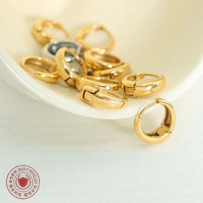 Francés ins estilo nicho luz diseño de lujo elegante en forma de C simple básica todo-Partido pendientes de acero de titanio pendientes joyería para las mujeres