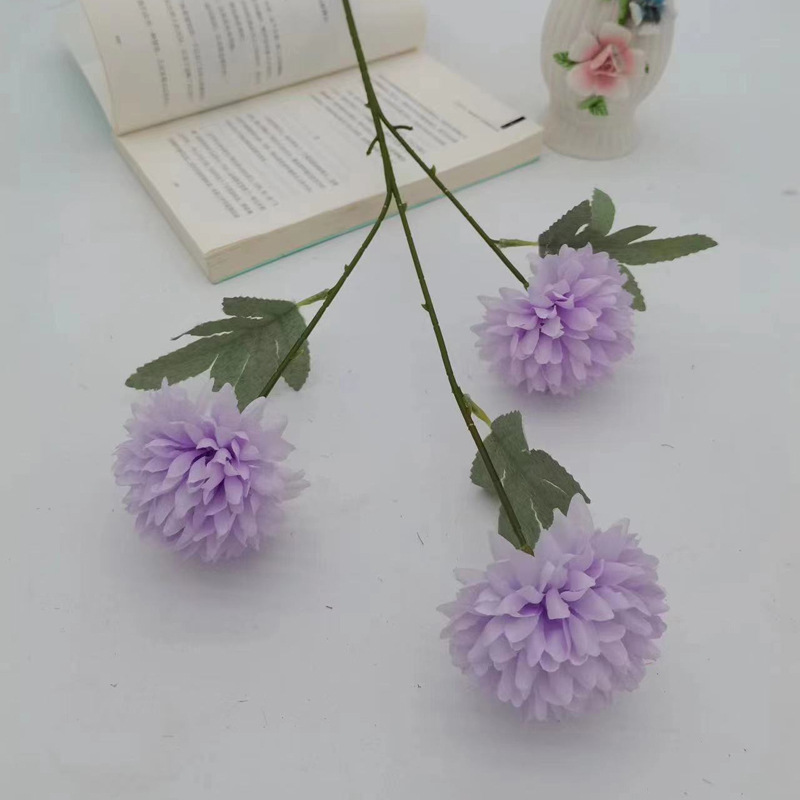 연한 보라색