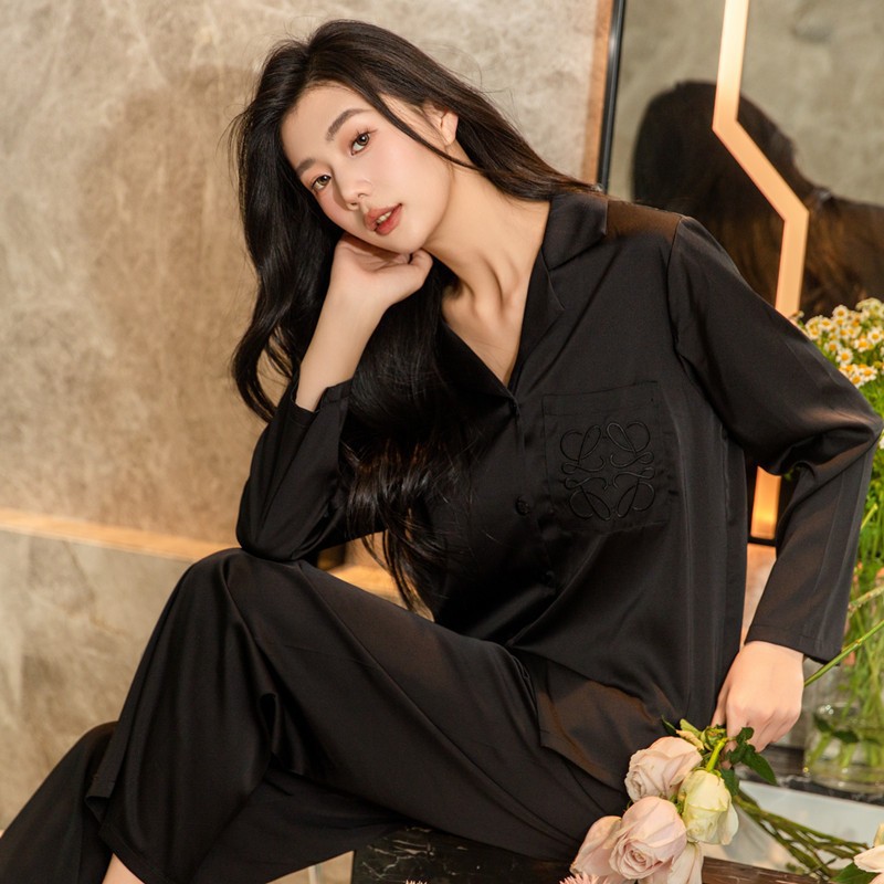 검은색
