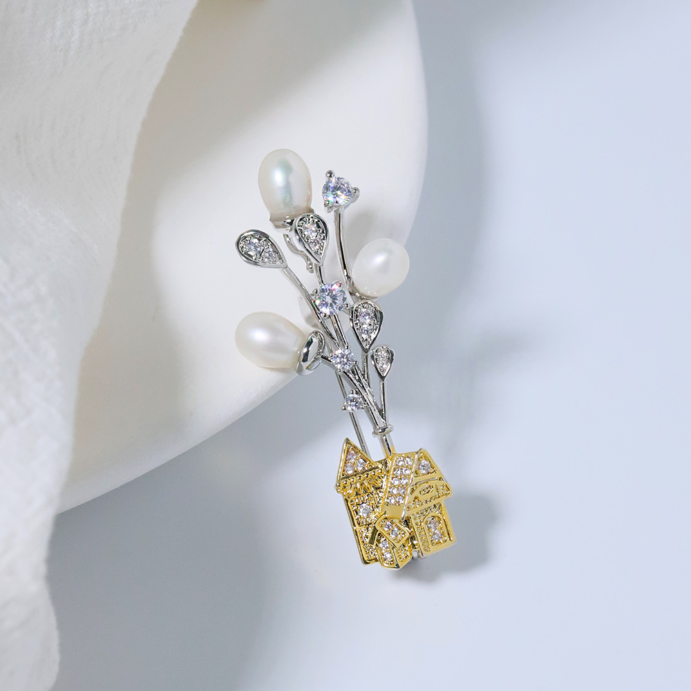 Año Nuevo original de alta calidad exquisita casa voladora viaje pin perlas de agua dulce broche de moda para amigos regalos de alta calidad