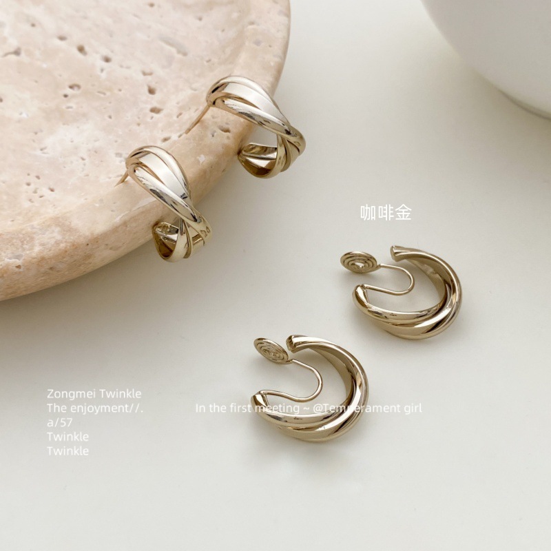 A pair of bright gray earrings [tongdu true gold]