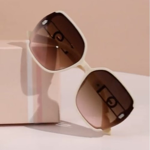 Cross-border new women's sunglasses with a high-end feel, UV protection sunglasses, large frame, round face slimming sun glasses.