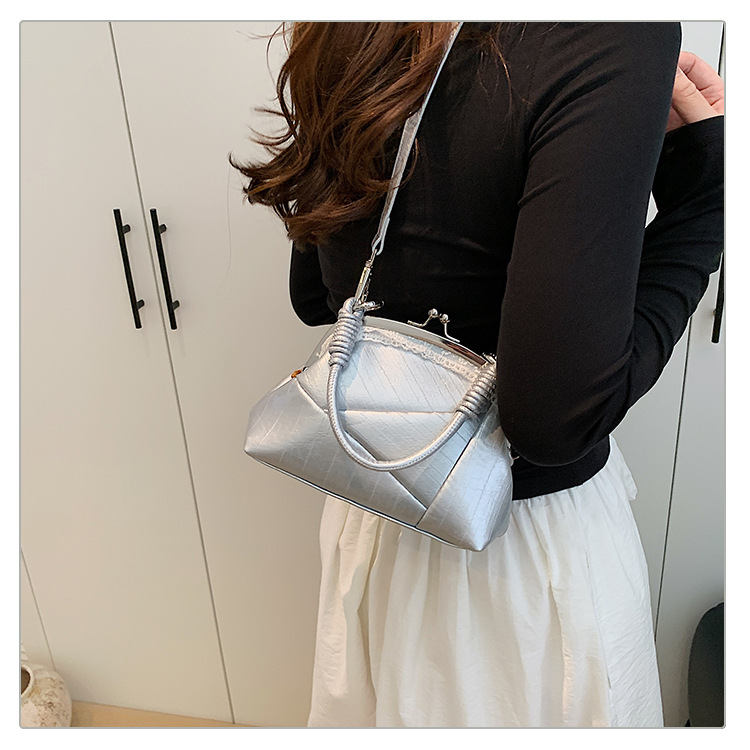Fashionable and unique flap shell bag 2025 new style, versatile commuter shoulder bag, versatile handbag, stylish crossbody bag undefined