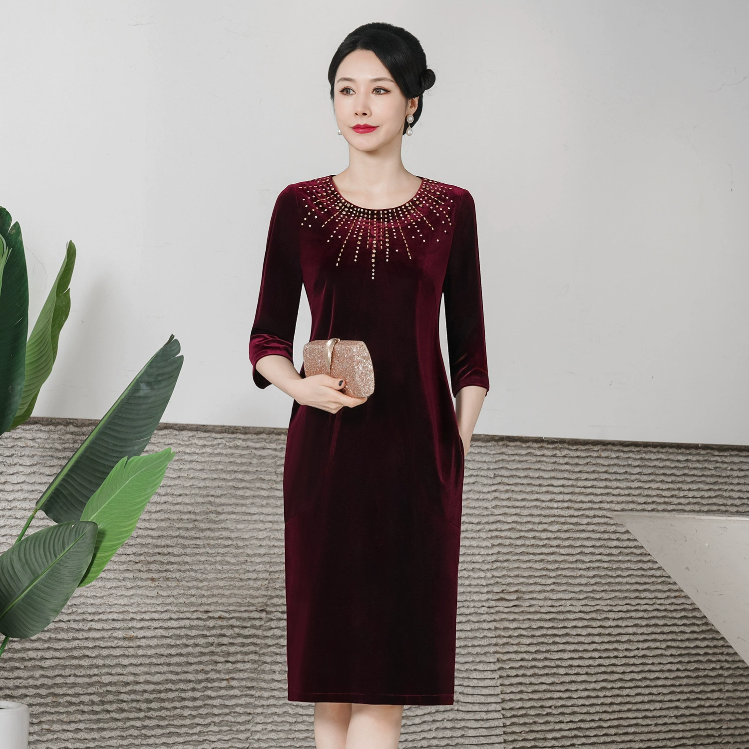 2024 осень новая мама одеваются банкетное платье бархатное маленькое свадебное платье свободного большого размера