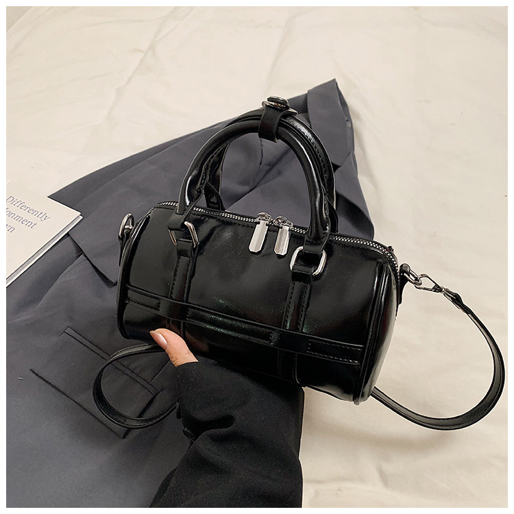 Fashionable Women's Bowling Bag 2024 Autumn New Arrival Minimalist Niche Trendy PU Leather Shoulder Crossbody Bag for Commuting - Thumbnail 8