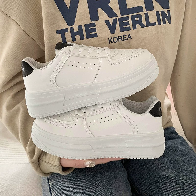 Белые туфли для женщин осень 2022 новая обувь для женщин высокие стройнящие модные Универсальные кроссовки в Корейском стиле для студентов