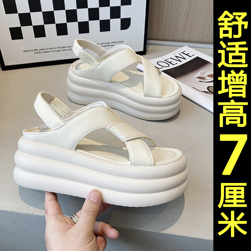 Sandalias romanas para mujeres 2025 verano nuevo estilo de muffin de fondo grueso con altura de moda con falda temperamento universal zapatos de playa