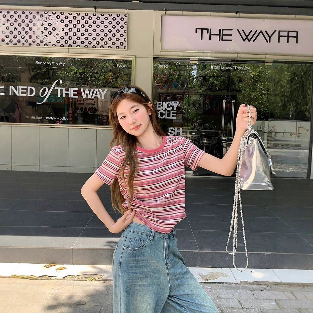 Летняя универсальная короткая рукавная футболка в корейском стиле для молодежи с цветными блоками и круглым вырезом для женщин с милым и энергичным дизайном.