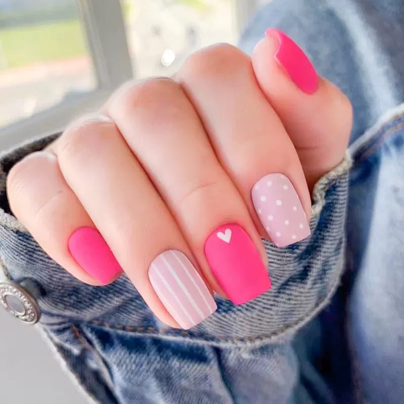 短款亮粉色甜美可爱穿戴甲白条纹磨砂甲片爱心假指甲美甲贴片nail