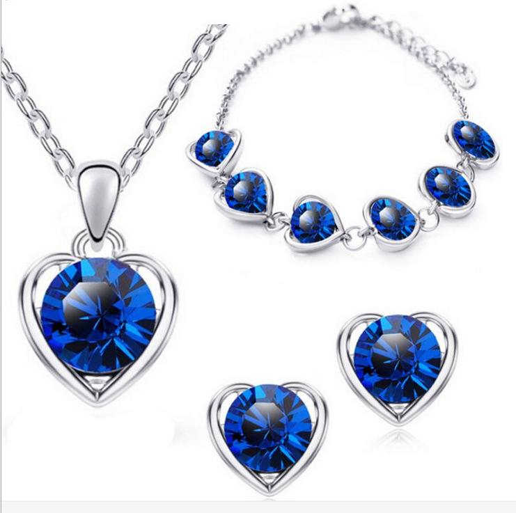 Directo de fábrica al por mayor en stock moda cristal Corazón en forma de corazón collar pendientes anillo pulsera conjunto de cuatro piezas