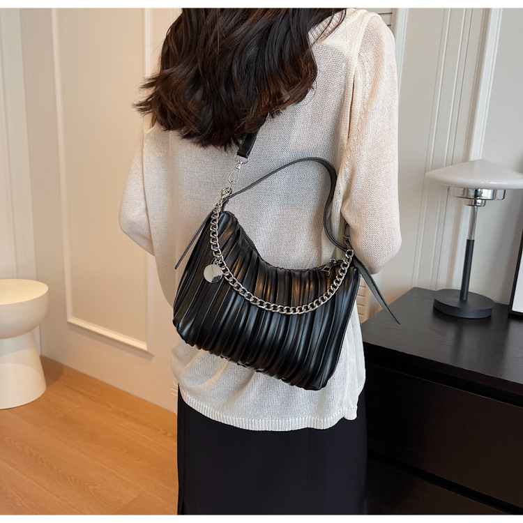 Borse di design di nicchia 2023 Borsa a mano alla moda di nuova moda Estate Senso di alto livello di pieghe borsa a secchiello a tracolla esplosiva_voghion.com