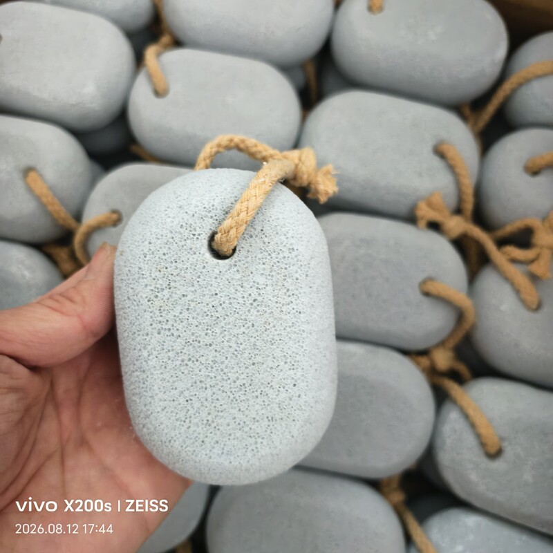 Manufacturer's Direct Sales of Foot Scrubbing Stones for Removing Dead Skin and Calluses, Household Foot Grinding Stones, Massage Pedicure Tools, and Cleaning Tools Manufacturer's Direct Sales of Foot Scrubbing Stones for Removing Dead Skin and Calluses, Household Foot Grinding Stones, Massage Pedicure Tools, and Cleaning Tools