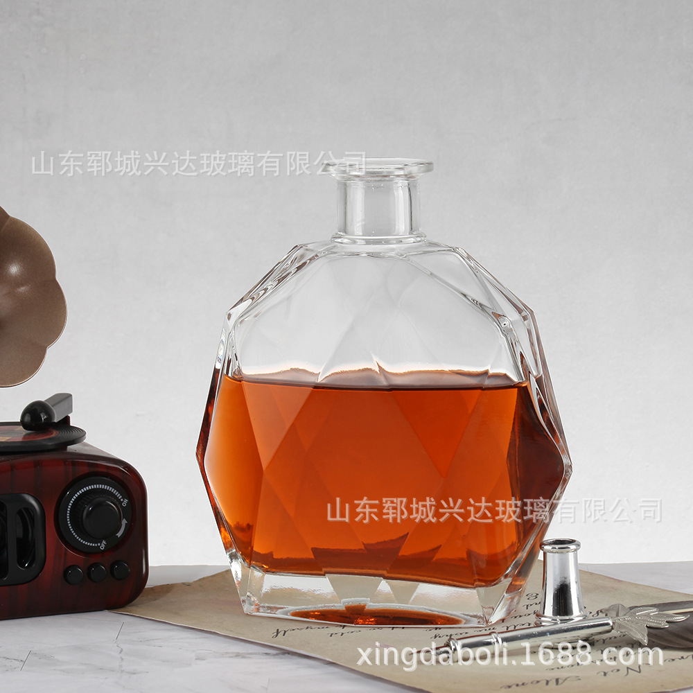 洋酒瓶玻璃白酒瓶厂家玻璃酒瓶晶白料玻璃酒瓶