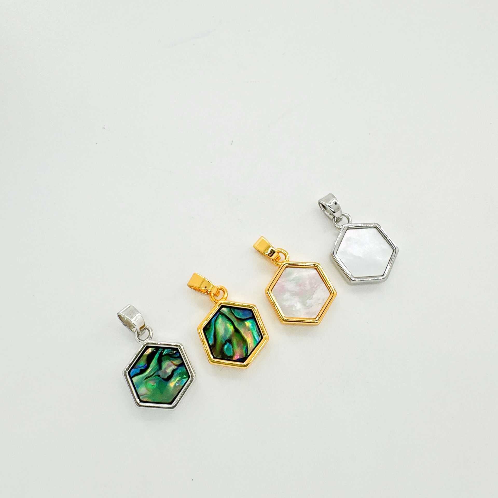 1 Piece Quantity 1 Piece Copper Shell Color Block Pendant