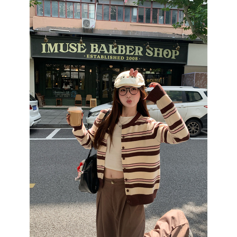 College-style color-blocked striped 2026 autumn new slim-fit versatile sweater coat top with round neck knit cardigan for women College-style color-blocked striped 2026 autumn new slim-fit versatile sweater coat top with round neck knit cardigan for women