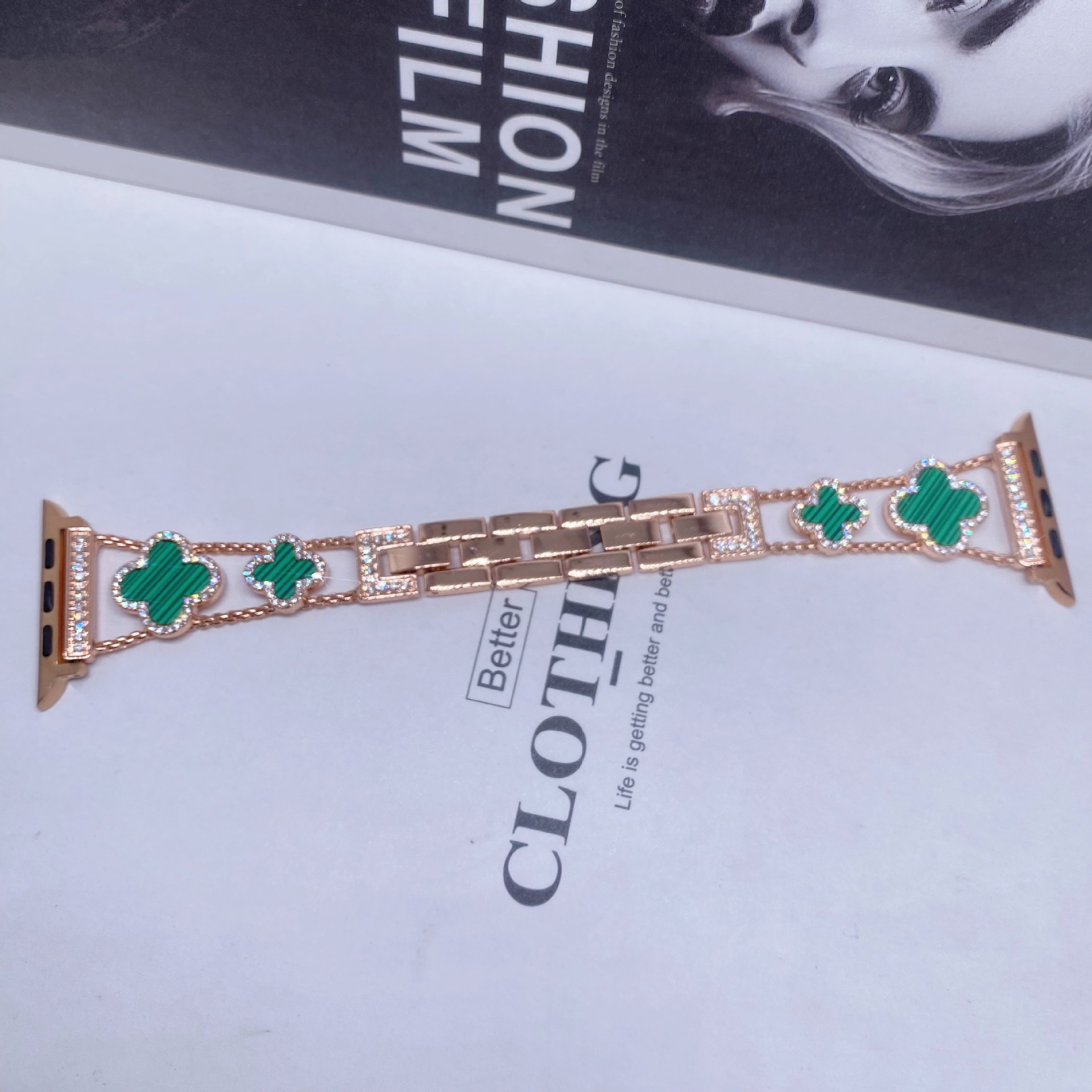 Apto para Apple Watch Apple Watch Correa de metal de trébol de cuatro hojas de diamantes de moda de SE1-10 generación