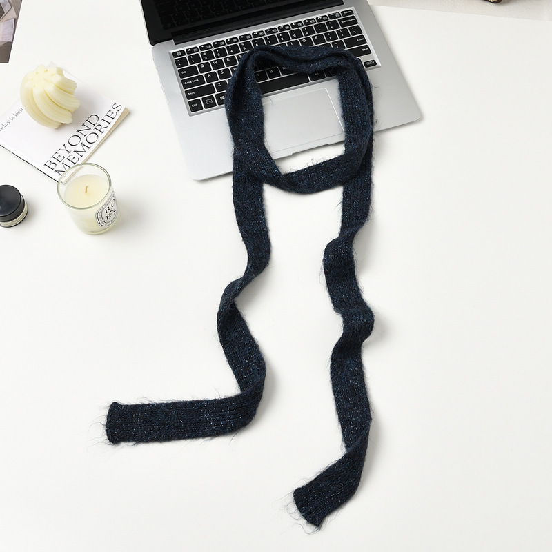 ニットの小さい大衆の設計の長いストリップの狭い版のマフラーの女性の秋冬y 2kの新型のファッションの毛糸の百合の装飾の小さいマフラー|undefined