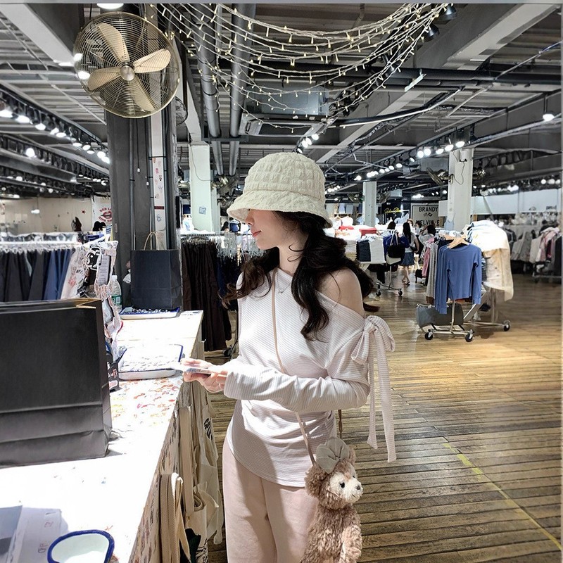韩系粉条纹斜肩长袖t恤女装秋季修身打底绑带设计感别致露肩上衣|undefined
