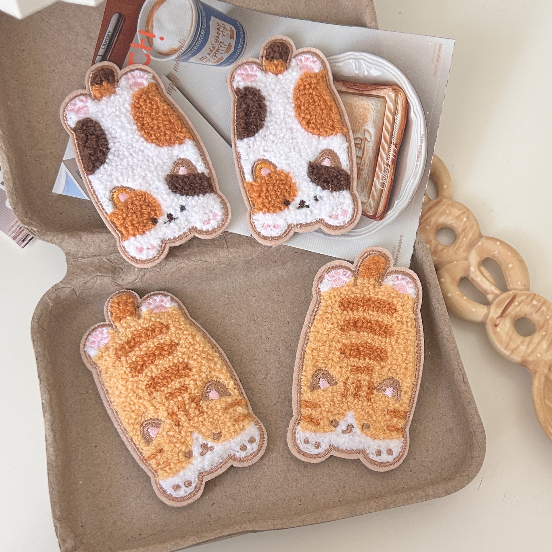 Fluffy chubby orange tabby cat magic tape cute pet hair patch hair accessory organizer