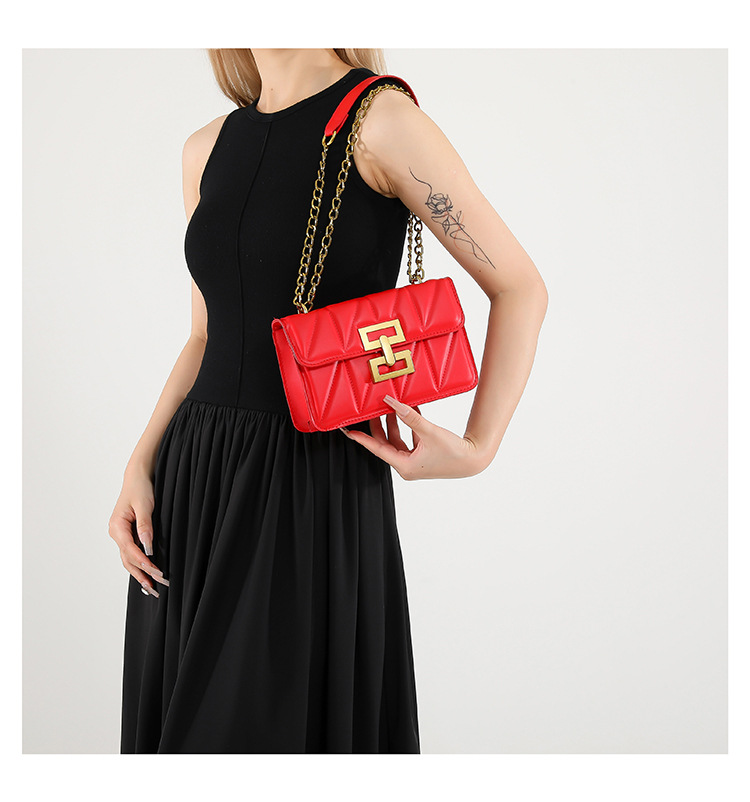A stylish commuter diamond-patterned lock buckle small square bag, a versatile commuter single-shoulder bag, a new 2024 model, a women's crossbody bag undefined