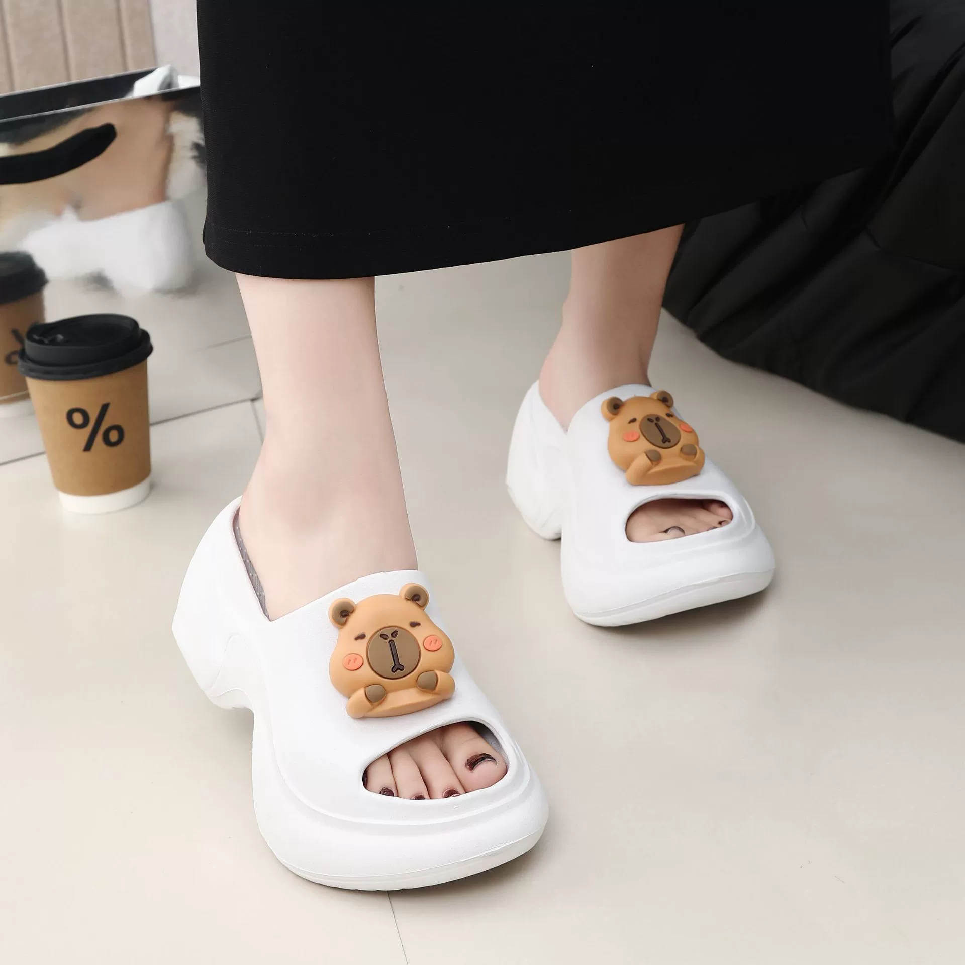 Супер толстая подошва, увеличенные холодные тапочки, женский милый мультфильм наполовину перетаскивание 2025 новый летний интернет-красный