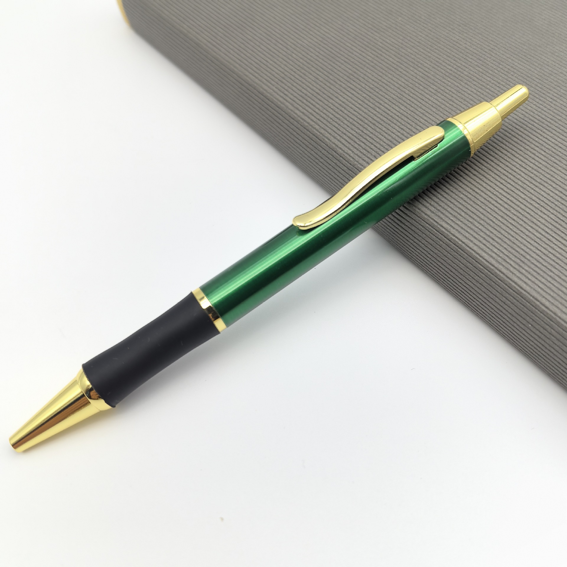 Metal personalizado pulsador antideslizante silicona cubierta bolígrafo bolígrafo de regalo de negocios bolígrafo de firma bolígrafo de conferencia