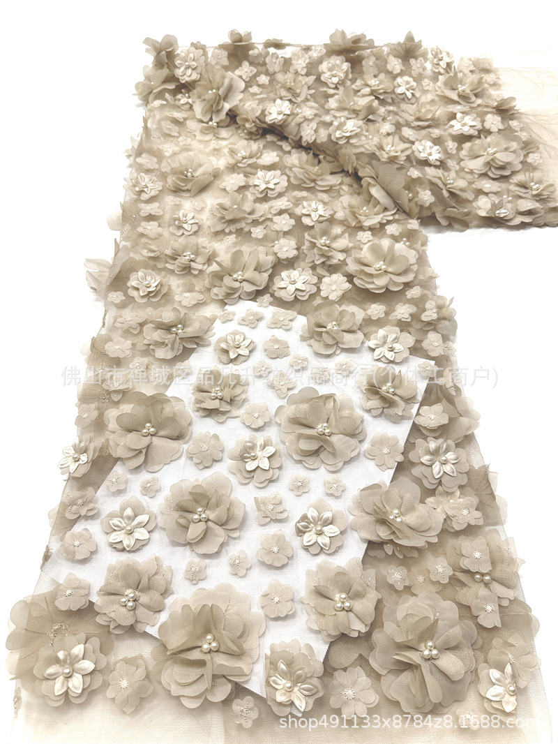 Tejido de malla de flores tridimensionales de estilo francés bordado de perlas blancas, vestido de boda principal, tela