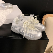 葡萄妈同款月牙底内增高珍珠带休闲德训鞋女2025秋新款运动阿甘鞋
