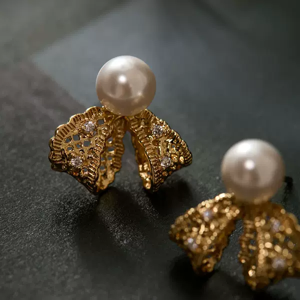 French-Style Design Hollow-Out Bowknot Pearl Earrings for Women, Sweet and Fashionable Commuter Mosquito Coil Ear Clips