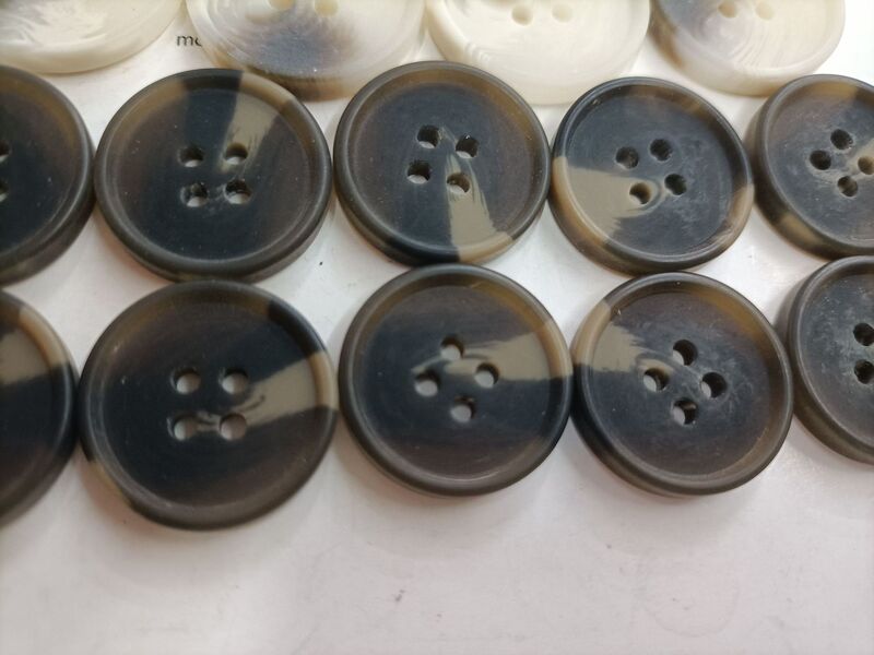 Round Resin Four-eye Button High-end Women's Outwear Windbreaker Men's Suit Pants Clothes Button Decorative Accessories