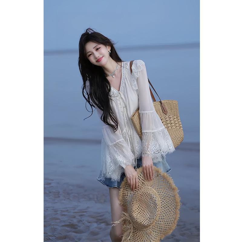 2025年夏の新しい女性用韓国風衣装セット、雰囲気のあるレースステッチシャツ、デニムフレア|undefined