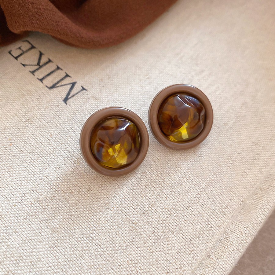 Retro Merrade curry plata aguja pendientes de moda versátil Hong Kong aretes de estilo ligero lujo alta sensación otoño invierno pendientes