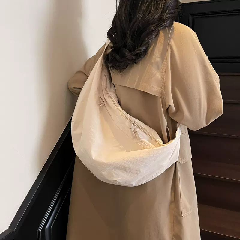 大版饺子包包女新款时尚百搭斜挎包休闲简约通勤大容量单肩托特包