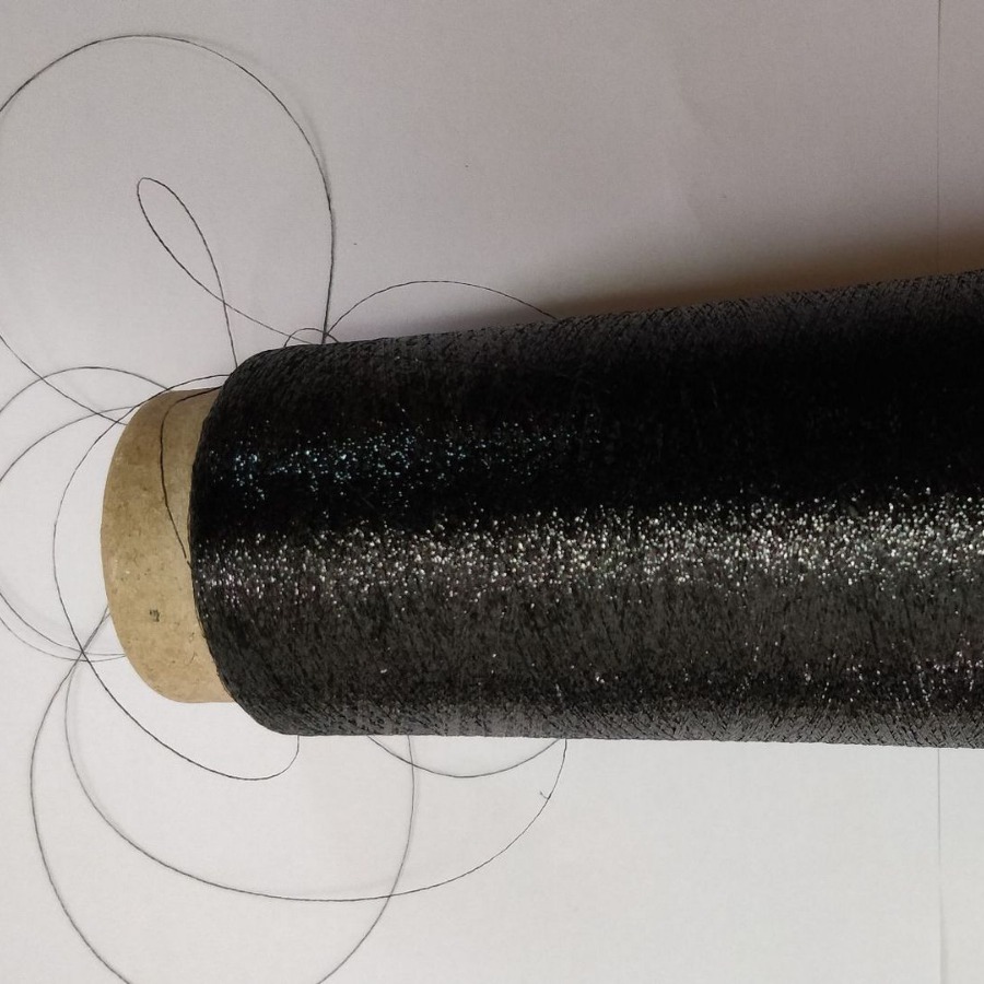 深浅黄铝箔膜剪窄条+涤纶金黑线合股包芯线花式缠绕蓝金纱线