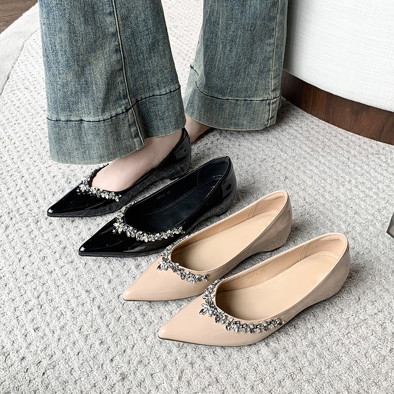 Rhinestone pointed flat soft bottom 2025 spring new French style interior height increasing banquet shallow mouth elegant single shoes