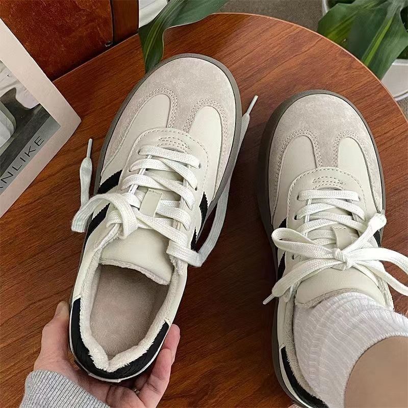 Zapatos de entrenamiento de invierno 2025 nuevos zapatos de mujer cómodos, zapatos casuales de skate retro de altura gruesa zapatos blancos pequeños