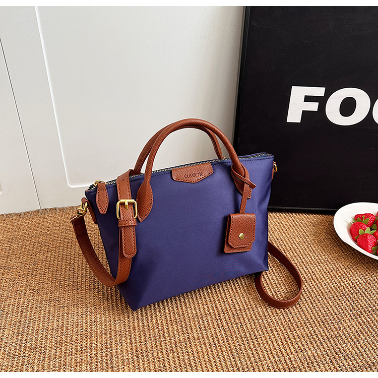 Transfronterizo nueva tela de nylon ligero Portátil Bolsa de mano de las mujeres 2024 primavera popular moda hombro bolsa de mensajero