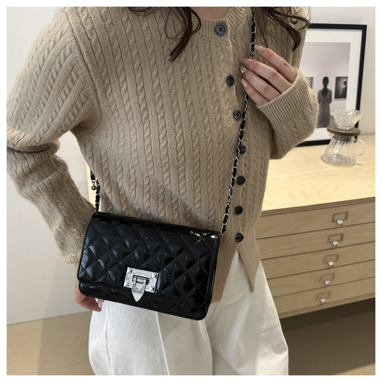 The diamond-patterned embroidered thread fashionable and elegant lock buckle elegant small bag for women's 2024 autumn new style versatile ins crossbody bag for women undefined