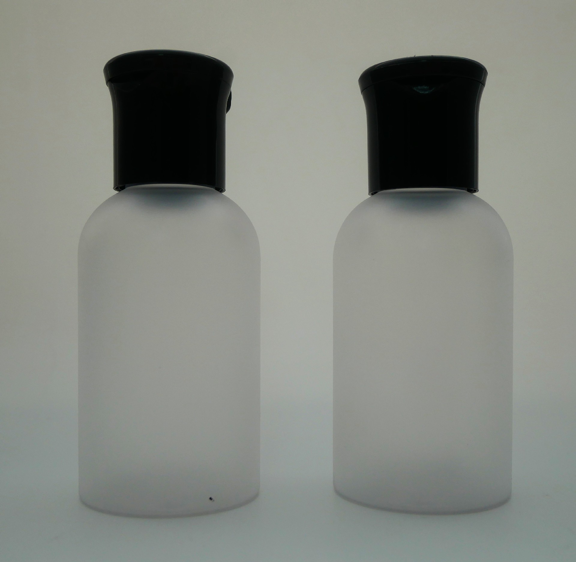 工厂供应100ml挤压翻盖瓶乳液体瓶润滑剂瓶圆肩矮胖PET材质塑料瓶