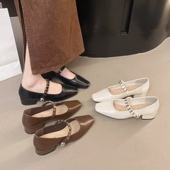 フランスのレトロな四角い頭のメアリー珍靴の女性の春のファッションチェーンの太さと浅い口の靴に合わせて、小さい靴を持っています。
